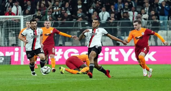 Süper Lig: Beşiktaş: 1 - Galatasaray: 1 (İlk yarı)
