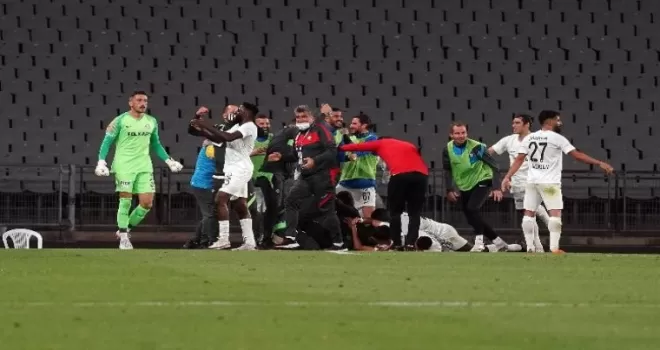 Süper Lig’e çıkan Altay kupasını kaldırdı
