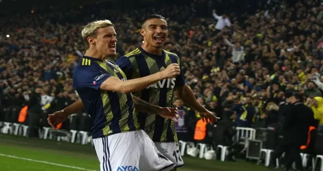 Süper Lig: Fenerbahçe: 1 - Galatasaray: 1 (İlk yarı)
