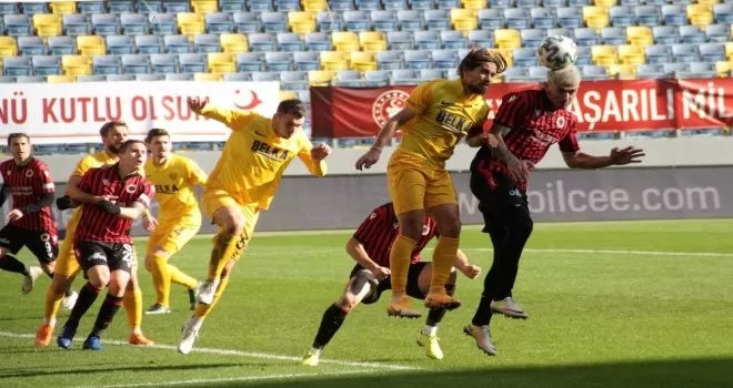 Süper Lig: Gençlerbirliği: 0 - Ankaragücü: 0 (İlk yarı)
