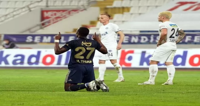 Süper Lig: Kasımpaşa: 0 - Fenerbahçe: 2  (İlk yarı)
