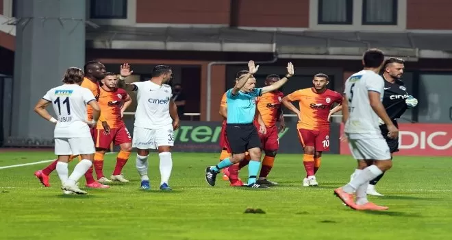 Süper Lig: Kasımpaşa: 1 - Galatasaray: 0 (İlk yarı)
