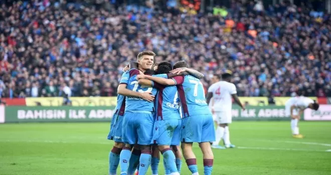 Süper Lig: Trabzonspor: 2 - Sivasspor: 0 (İlk yarı)
