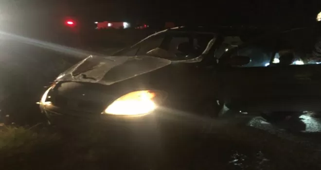 Sürücüsü uyuyan otomobil şarampole uçtu: 2 yaralı
