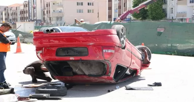 Takla atan araçtan sağ çıktılar
