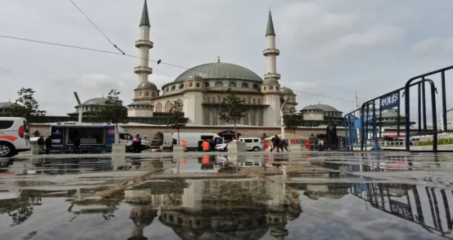 Taksim Camii bugün ibadete açılıyor
