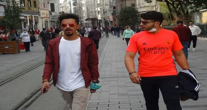 Taksim’de drone destekli korona virüs denetimi
