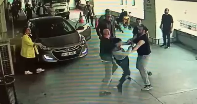 Taksim’de hastane girişinde park kavgası

