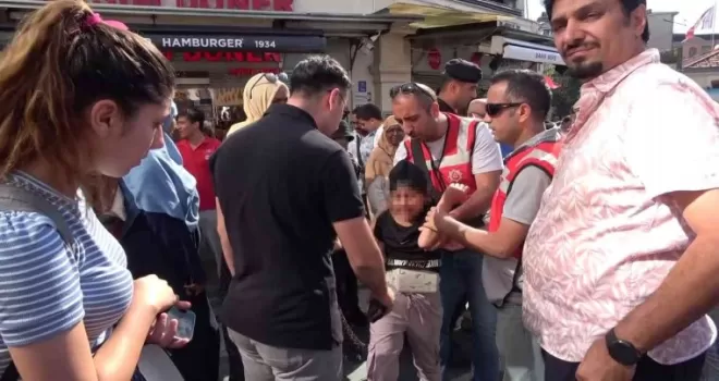 Taksim’de hırsızlık yaparken yakalanan çocuk ortalığı birbirine kattı
