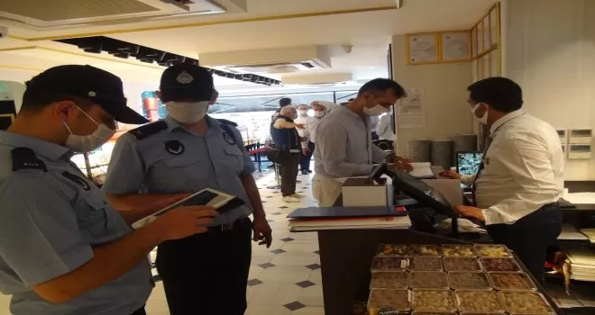 Taksim’de iş yerleri denetlendi
