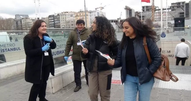 Taksim’de korona virüs bilgilendirme çalışması
