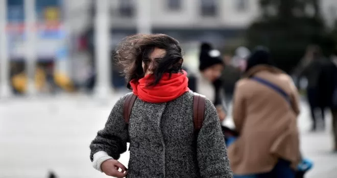 Taksim’de lodos hayatı olumsuz etkiliyor
