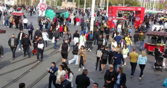 Taksim’de pazar yoğunluğu
