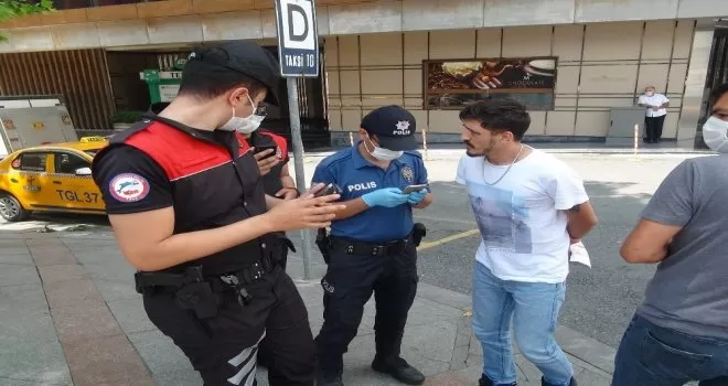 Taksim’de polis ekiplerinden şok “dar alan uygulaması”
