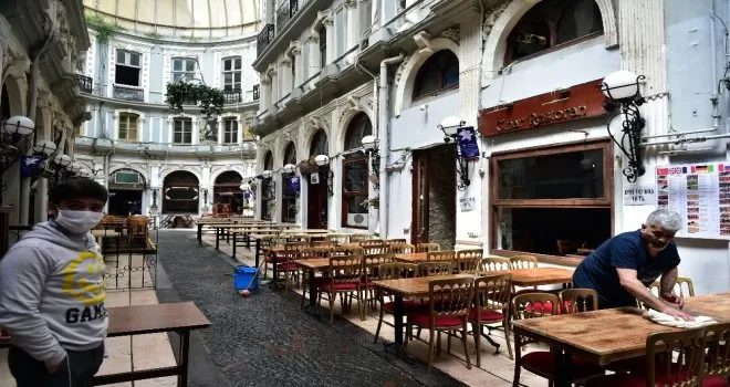 Taksim’de restoran ve kafeler yeni normale hazır
