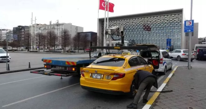 Taksim’de trafik denetiminde taksicilere ceza yağdı
