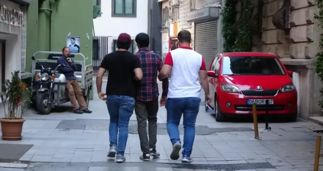 Taksim’de turistin telefonunu çalan hırsız yakalandı
