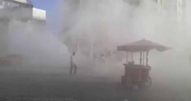 Taksim dumanlara teslim oldu
