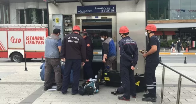 Taksim Metro asansöründe korku dolu anlar
