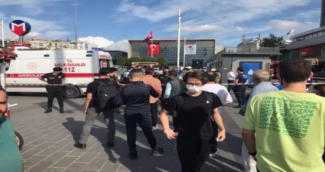 Taksim Metro istasyonunda bir kişi raylara atlayarak intihar etti

