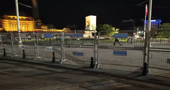 Taksim Meydanı bariyerlerle çevrildi
