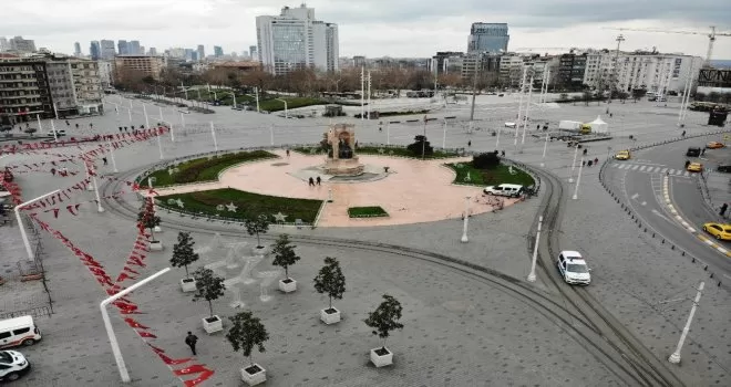 Taksim Meydanı turistlere kaldı
