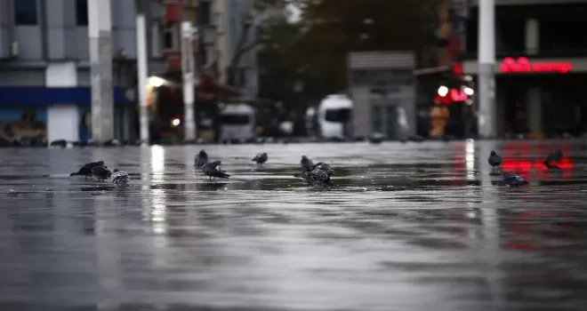 Taksim Meydanı ve İstiklal Caddesi boş kaldı
