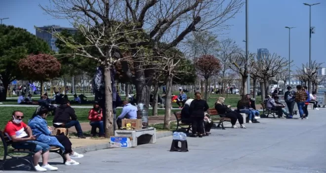 Tam kapanma öncesi vatandaşlar sahile akın etti

