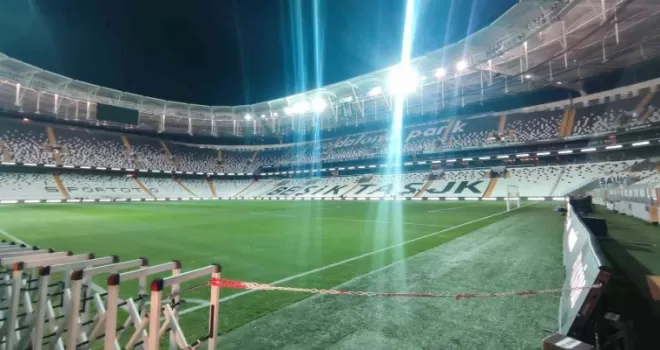 Taraftarlar güvenli bir şekilde stat dışına çıkarıldı
