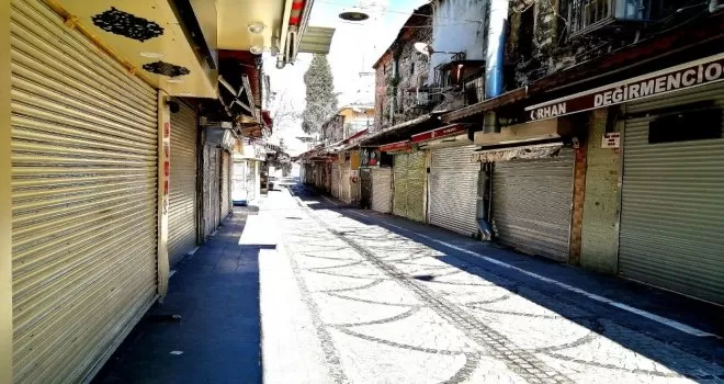 Tarihi Mısır Çarşısı’nın çevresi bomboş kaldı
