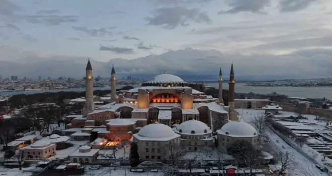 Tarihi yarımada gelinliğini giydi
