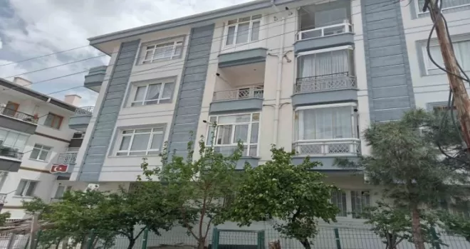 Tartıştığı eşini bıçakla katletti
