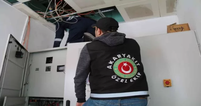 Tavan arasında kaçak akaryakıt düzeneği
