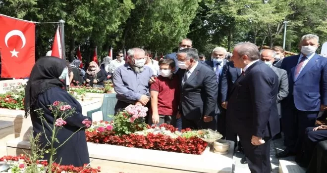 TBMM Başkanı Şentop, 15 Temmuz Demokrasi Şehitliği’ni ziyaret etti
