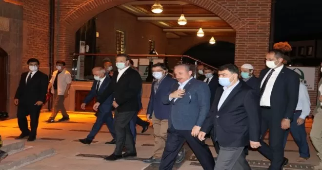 TBMM Başkanı Şentop Hacı Bayram Veli Camisi’nde namaz kıldı
