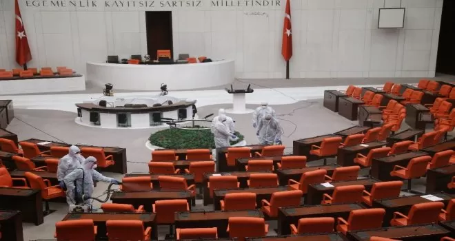 TBMM Genel Kurulu salonu korona virüsüne karşı ilaçlandı
