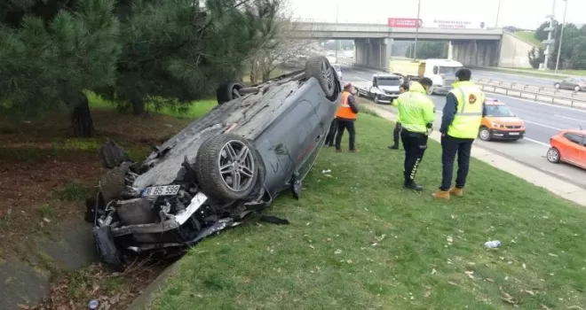 TEM Otoyolunda takla atan lüks otomobilden yara almadan kurtuldu
