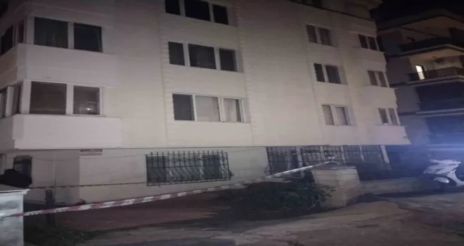 Temel kazısında meydana gelen toprak kayması sonucu bina boşaltıldı
