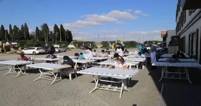 Tepecikli çocuklara ahşap boyama dersi verildi
