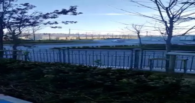 Ters yola girip kavşakta drift attı
