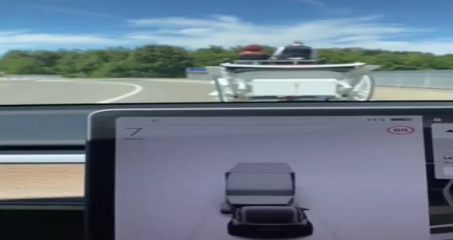 Tesla yapay zekası at arabasını algılayamadı, tır olarak gösterdi
