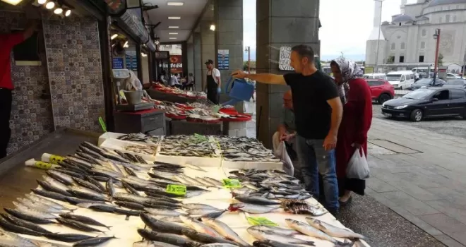 Tezgâhlar yavaş yavaş şenlenmeye başladı
