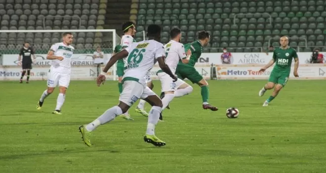 TFF 1. Lig: Giresunspor:0- Bursaspor: 0 (İlkyarı Sonucu)
