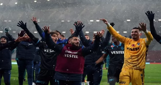 TFF Süper Kupa, Trabzonsporlu futbolcuların ellerinde havalandı