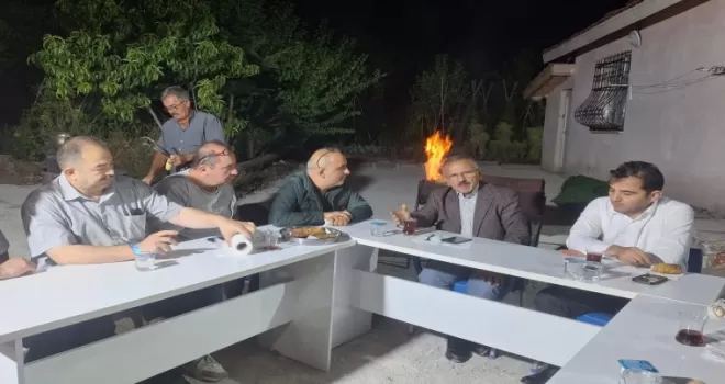 Tokat’ta siyasetçi ve gazeteciler ’İsli Demlik’te buluştu