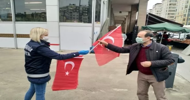 Büyükşehir Belediyesinden 23 Nisan için Türk bayrağı