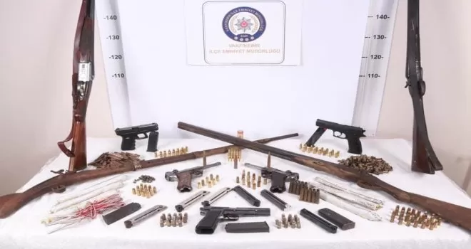 Trabzon’da 7 ayrı adrese kaçak silah operasyonu
