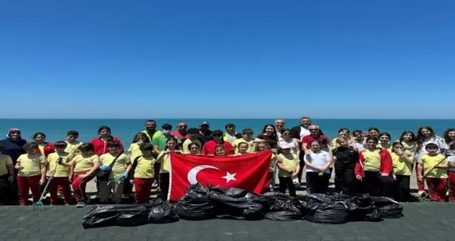 Trabzon’da Ayasofya sahilinde çevre temizliği etkinliği