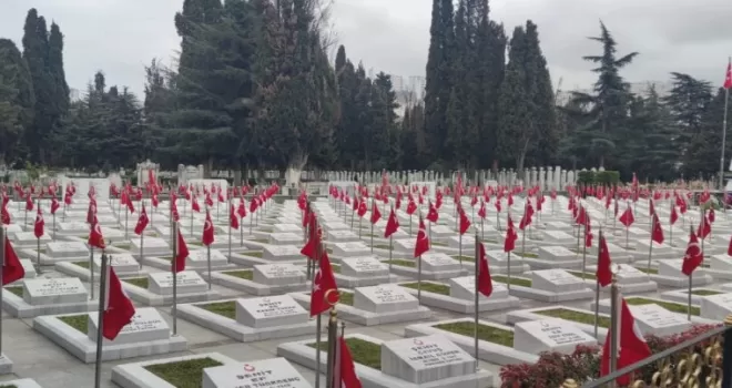 Trabzon’da Büyükşehir mezarlıkları bayrama hazırladı