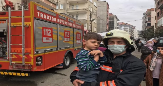 Trabzon'da çıkan yangında son anda kurtarıldılar!
